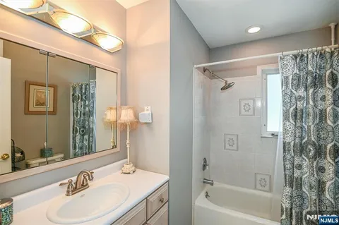 $799,000 | 2 Eden Place, Wayne, NJ 07470