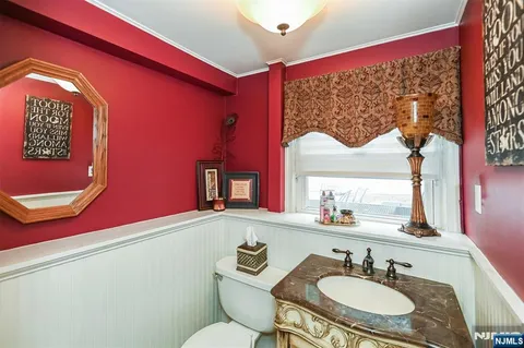 $799,000 | 2 Eden Place, Wayne, NJ 07470