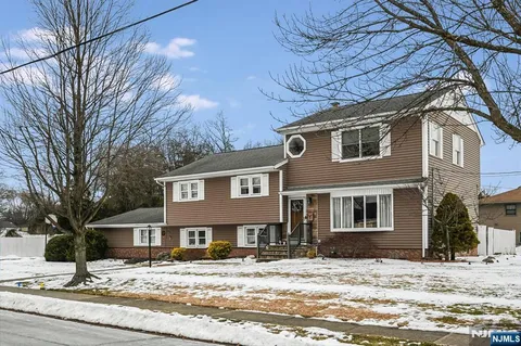 $799,000 | 2 Eden Place, Wayne, NJ 07470