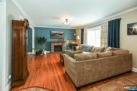 $799,000 | 2 Eden Place, Wayne, NJ 07470