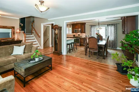 $799,000 | 2 Eden Place, Wayne, NJ 07470