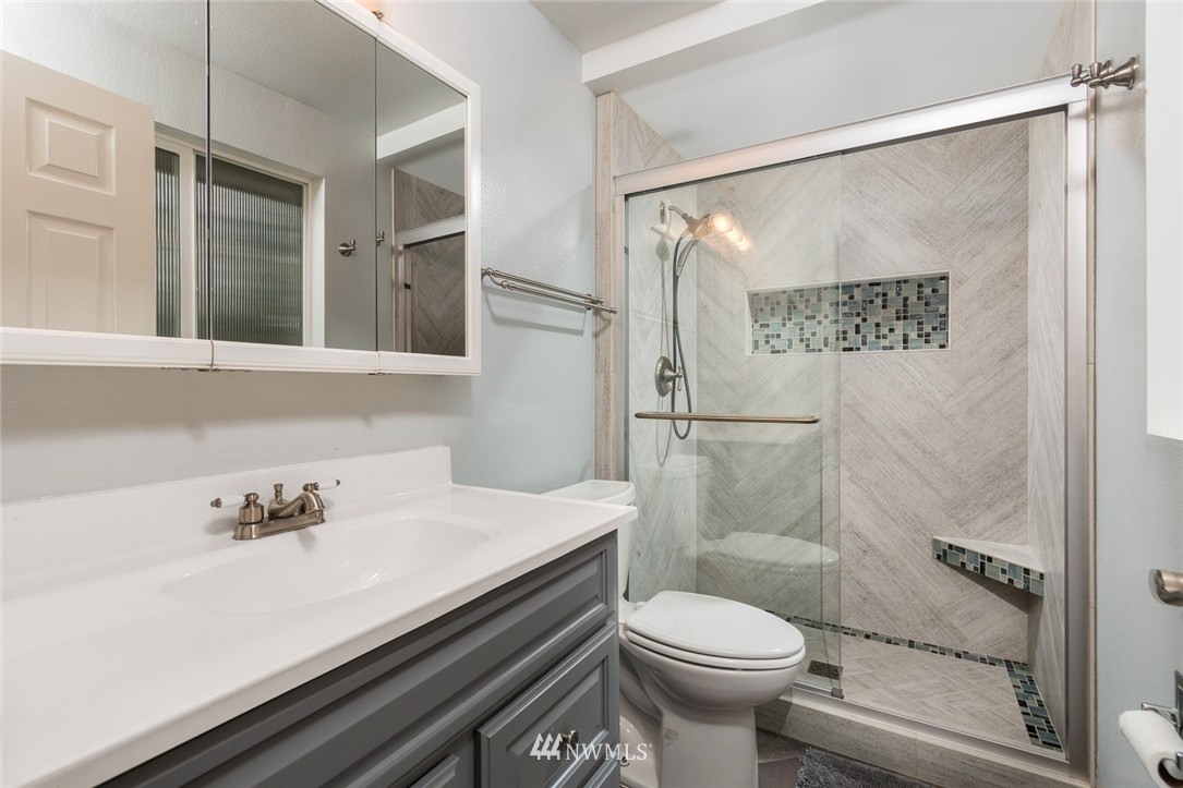 428 218th Street Southwest Bothell, WA 98021 - Photo 11 of 25