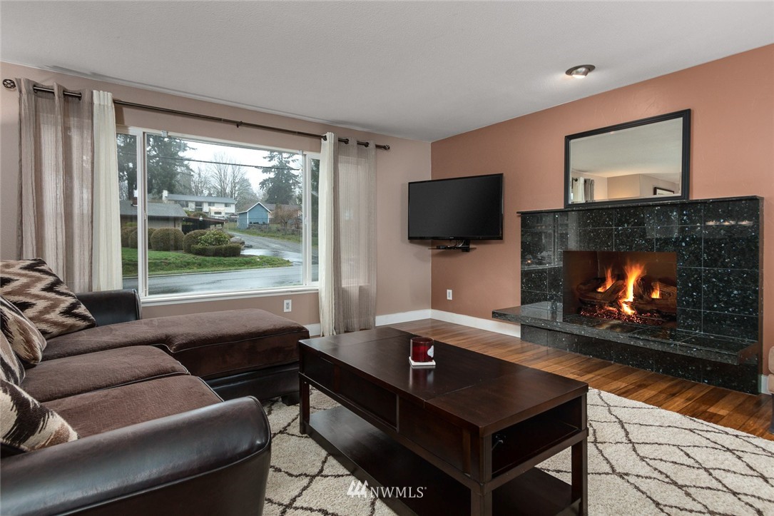 428 218th Street Southwest Bothell, WA 98021 - Photo 4 of 25