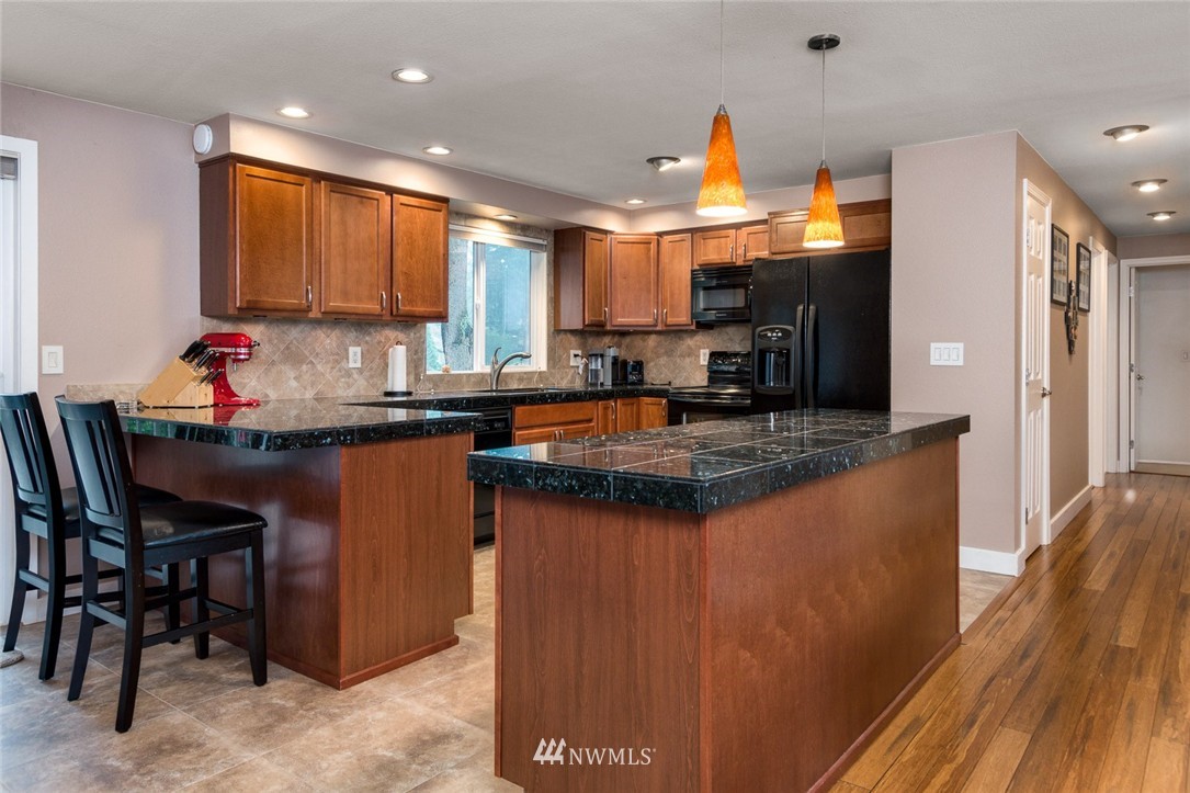 428 218th Street Southwest Bothell, WA 98021 - Photo 5 of 25