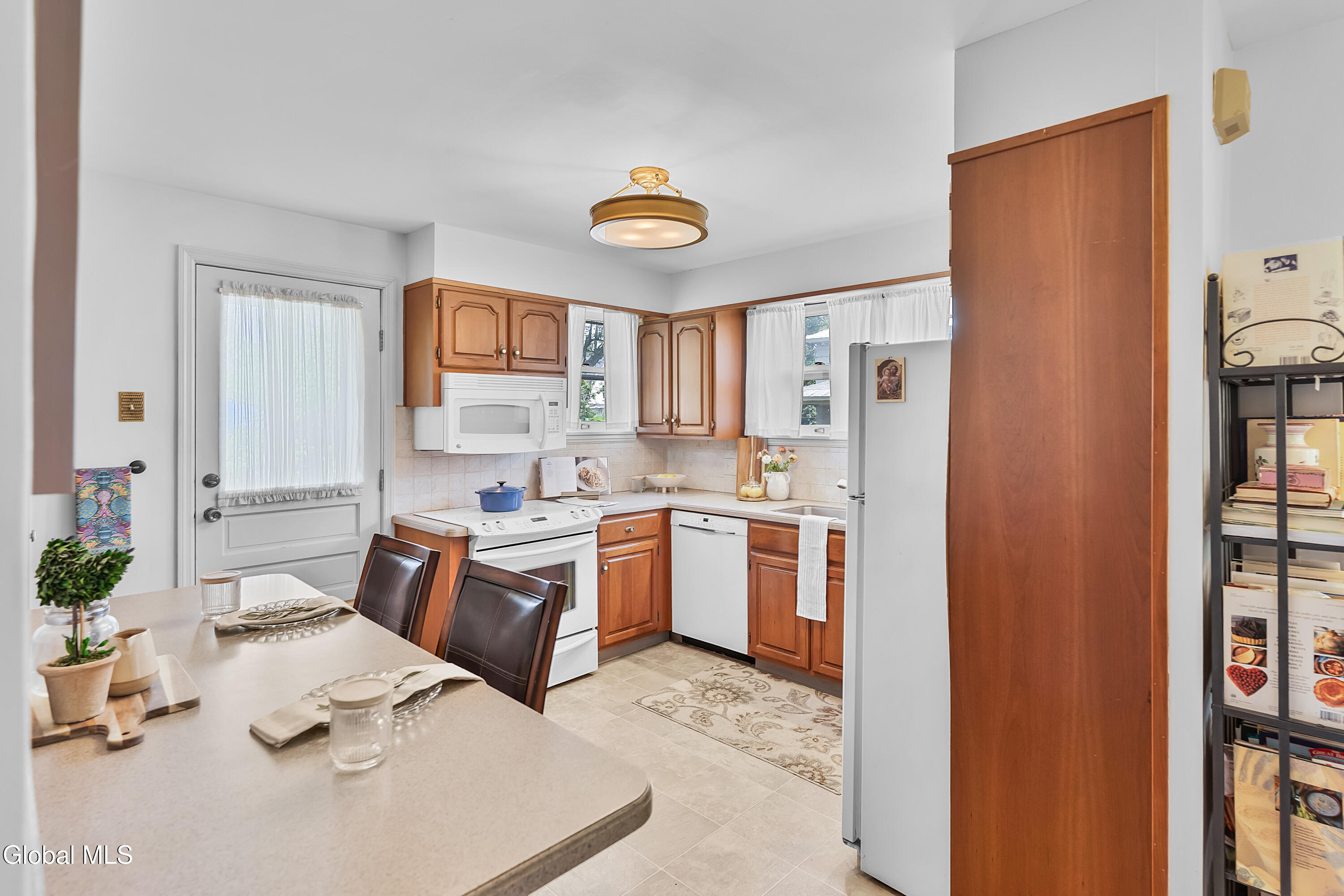 1101 Ardsley Road Schenectady, NY 12308 - Photo 11 of 41 EMO06887