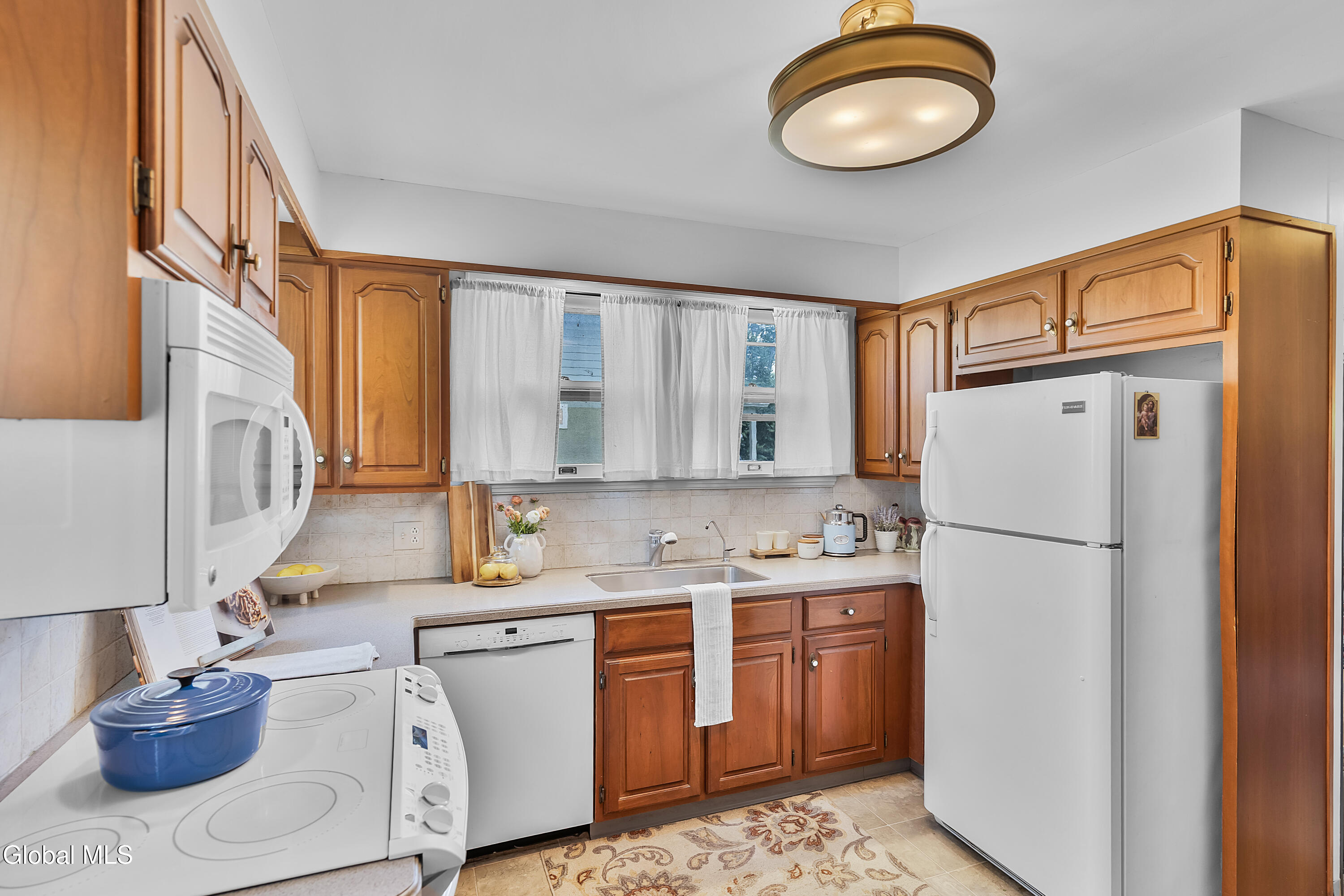 1101 Ardsley Road Schenectady, NY 12308 - Photo 12 of 41 EMO06892