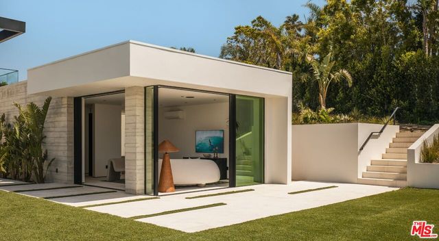 a close view of sink and tap