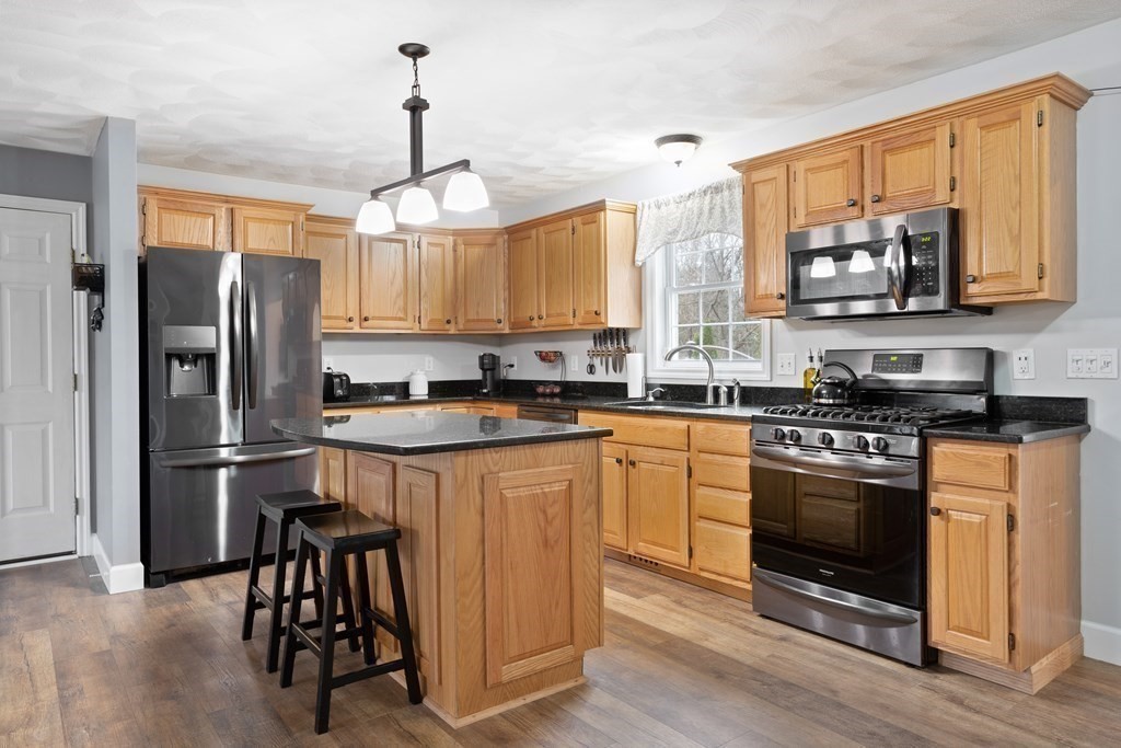 35 Jaffarian Road Haverhill, MA 01830 - Photo 6 of 21 Gallery Image 6