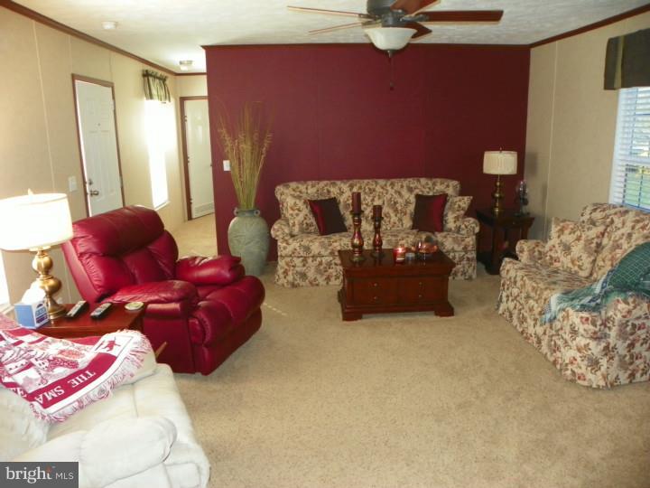 7283 Pearsons Corner Road Dover, DE 19904 - Photo 4 of 22 Living Room