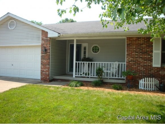 18 Sarah Avenue Springfield, IL 62703 - Photo 2 of 12