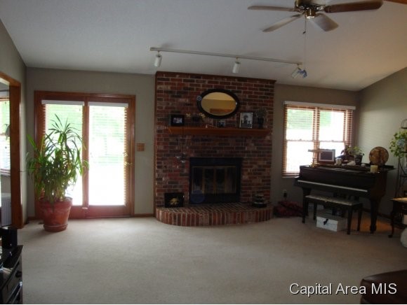 18 Sarah Avenue Springfield, IL 62703 - Photo 5 of 12