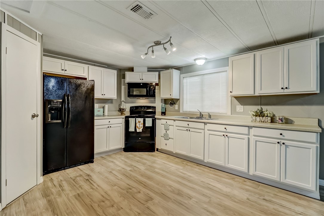 540821 Lem Turner Road Callahan, FL 32011 - Photo 18 of 35 a kitchen with granite countertop a refrigerator stove top oven and sink