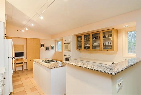 31 Partridge Road Lexington, MA 02420 - Photo 8 of 24 Gallery Image 8