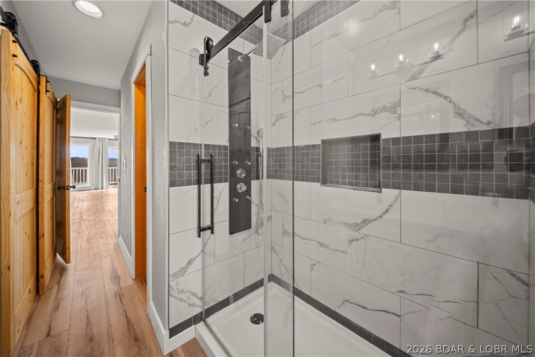 2180 Bittersweet Road Lake Ozark, MO 65049 - Photo 26 of 59 En-Suite Master Bathroom