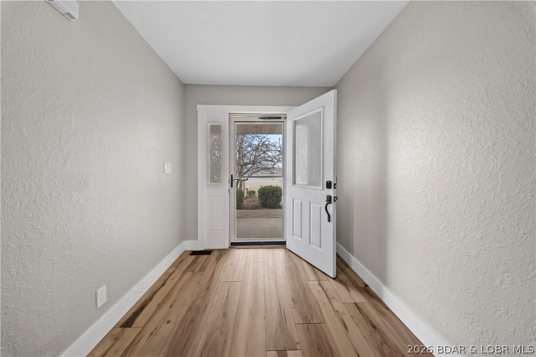 2180 Bittersweet Road Lake Ozark, MO 65049 - Photo 6 of 59 Entryway