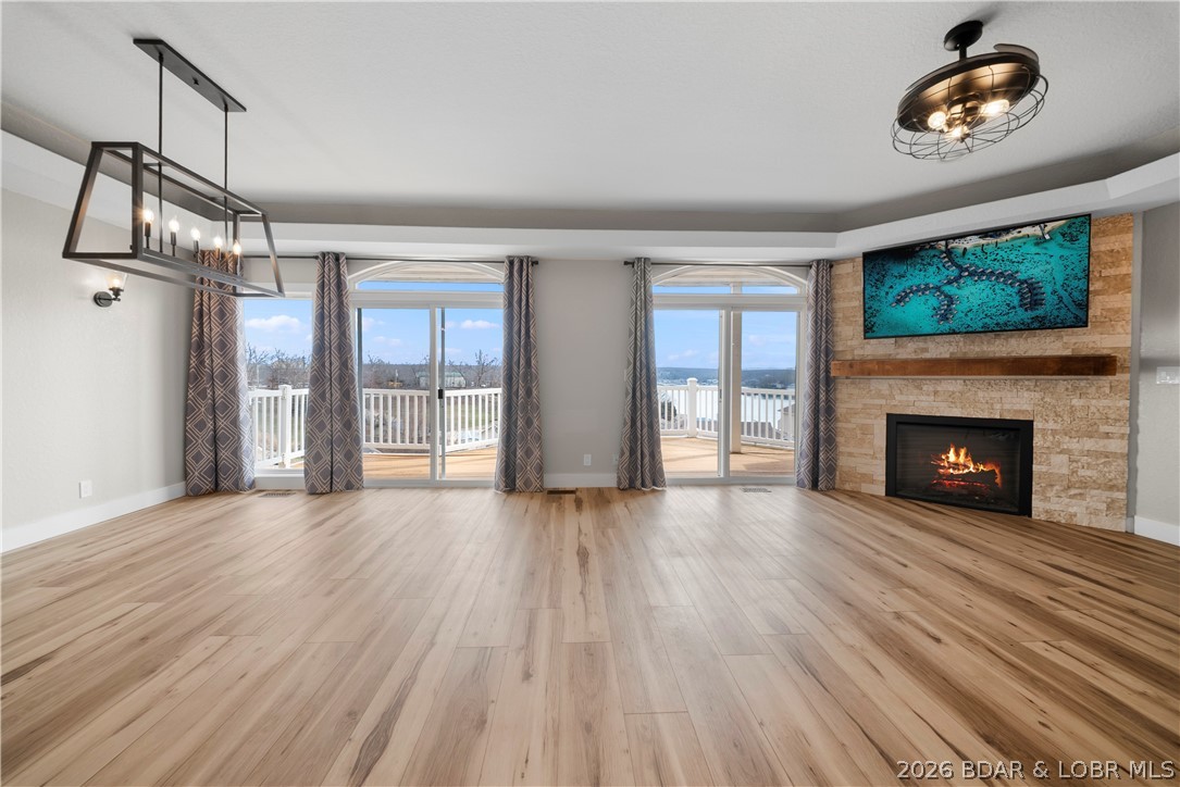 2180 Bittersweet Road Lake Ozark, MO 65049 - Photo 8 of 59 Living Room