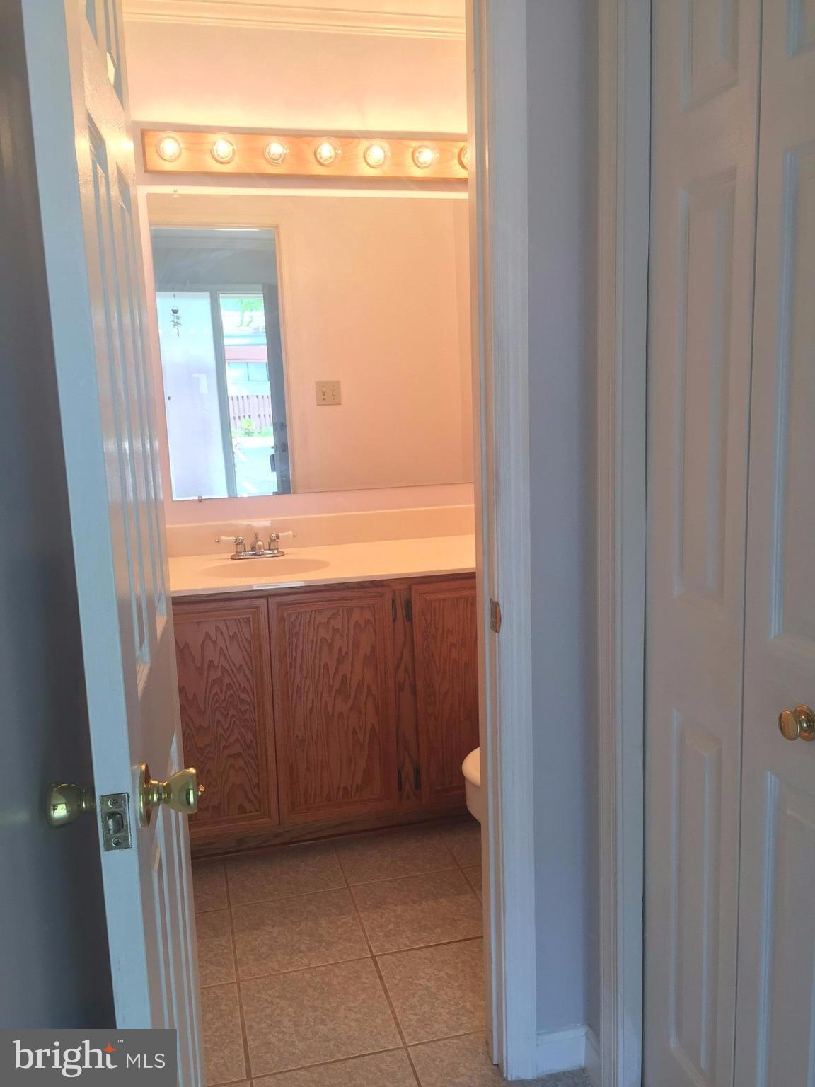 2369 Southgate Square Reston, VA 20191 - Photo 22 of 25 Bath