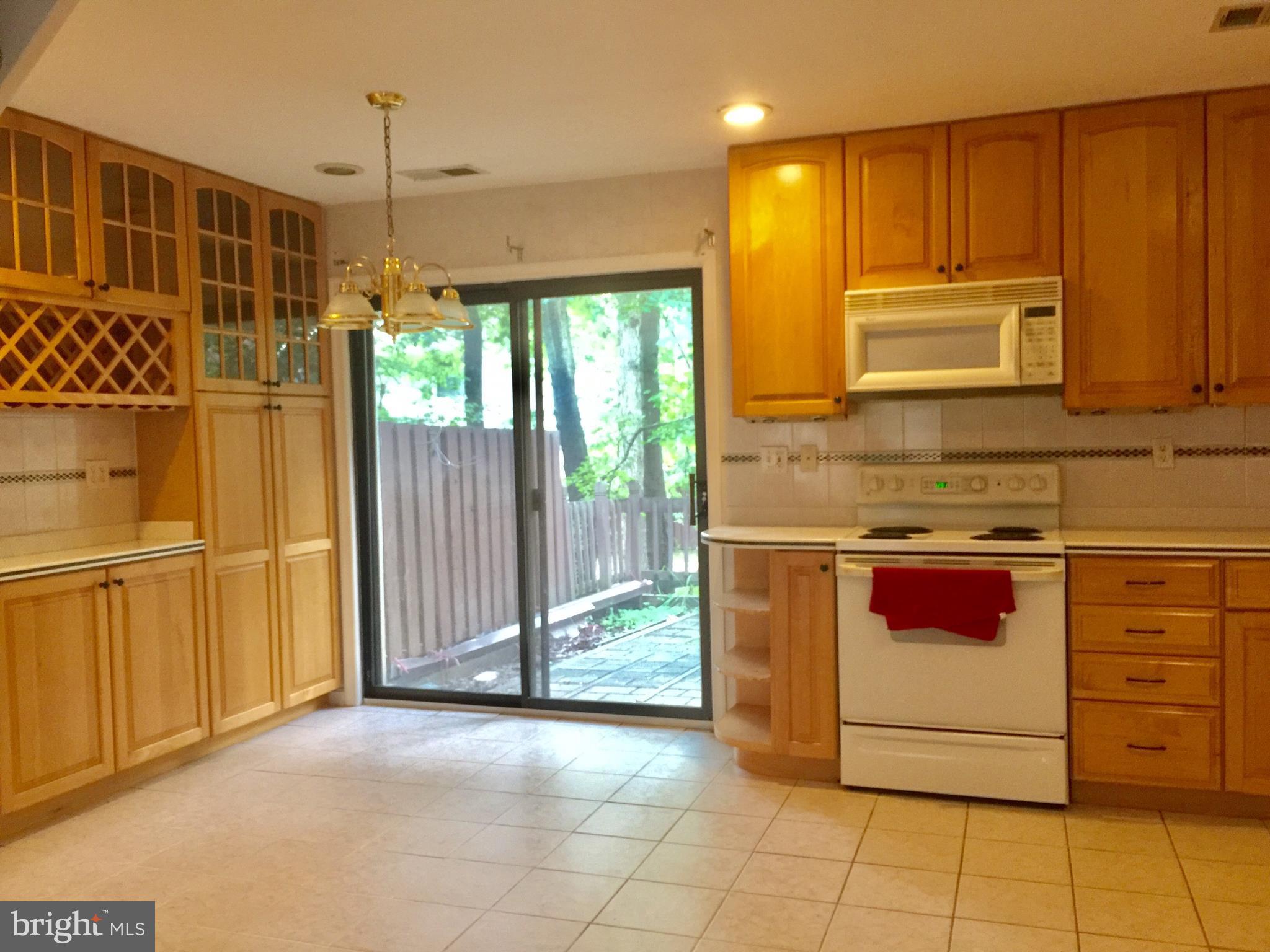 2369 Southgate Square Reston, VA 20191 - Photo 6 of 25 Kitchen