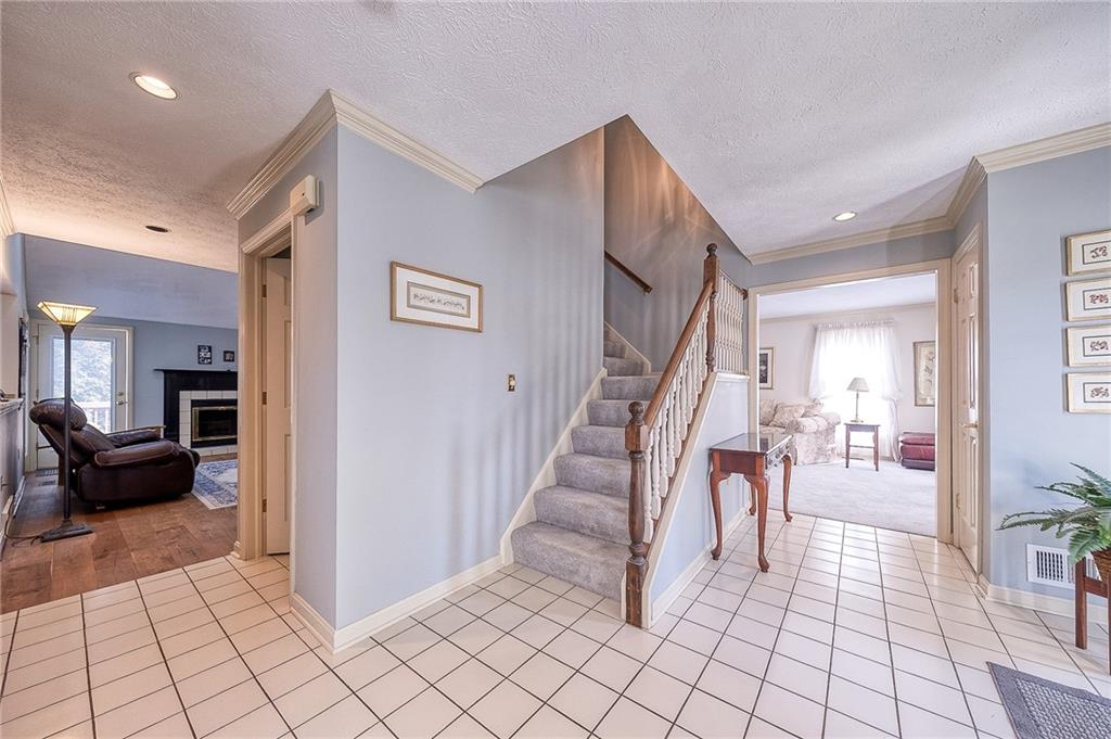 493 Geyser Road Pittsburgh, PA 15276 - Photo 3 of 29 Gallery Image 3