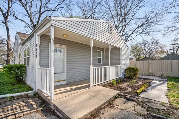$265,000 | 8617 Grant Street, Overland Park, KS 66212