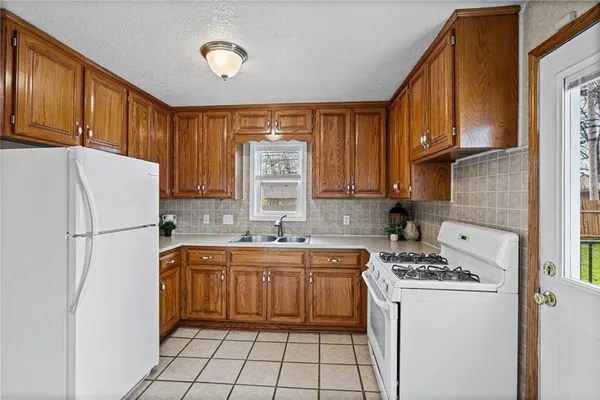 $265,000 | 8617 Grant Street, Overland Park, KS 66212