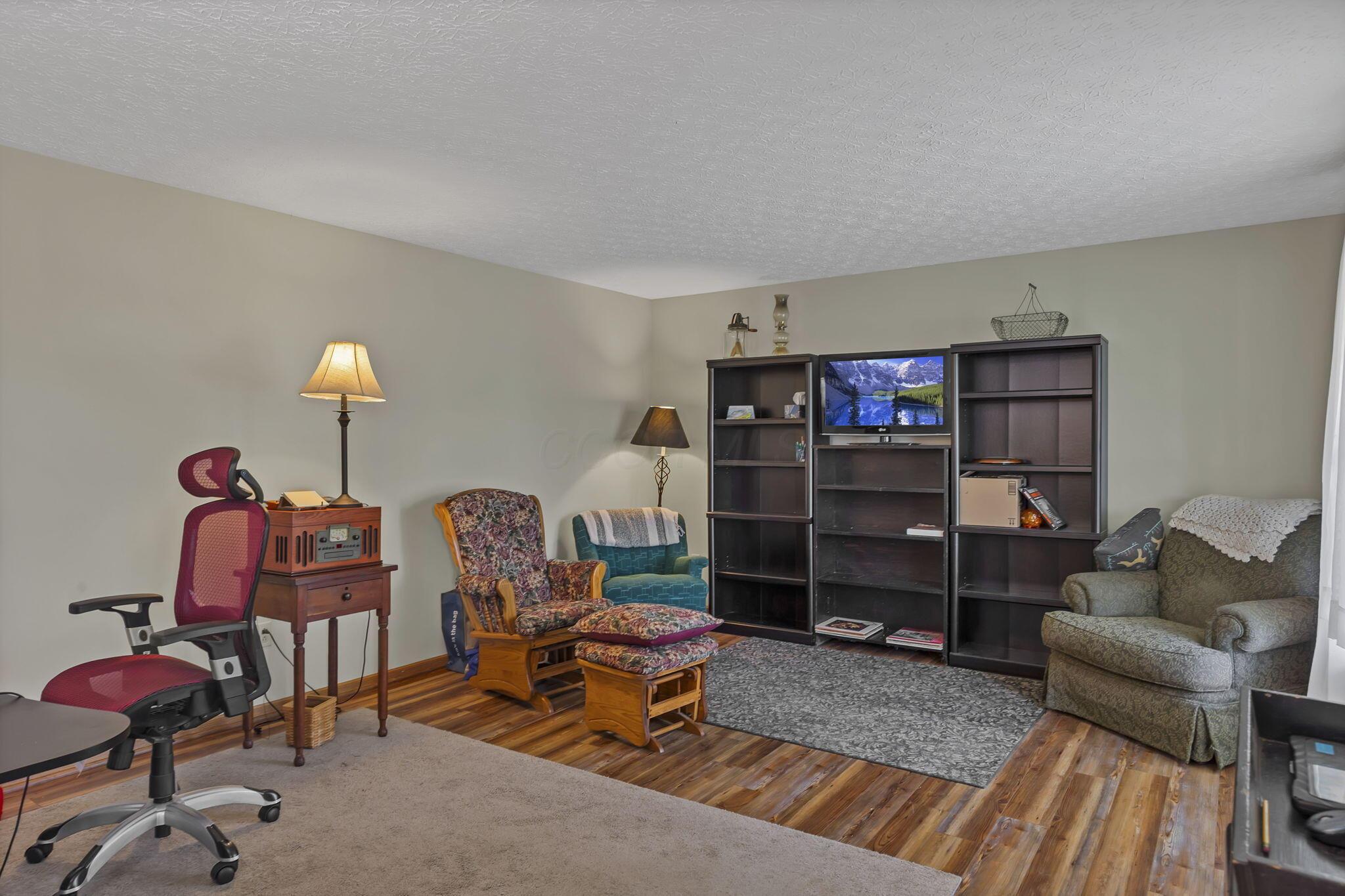 5951 South Fork Road Heath, OH 43056 - Photo 4 of 61