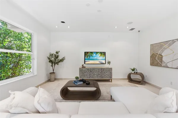 $3,995,000 | 3752 Northeast 199th Street, Aventura, FL 33180