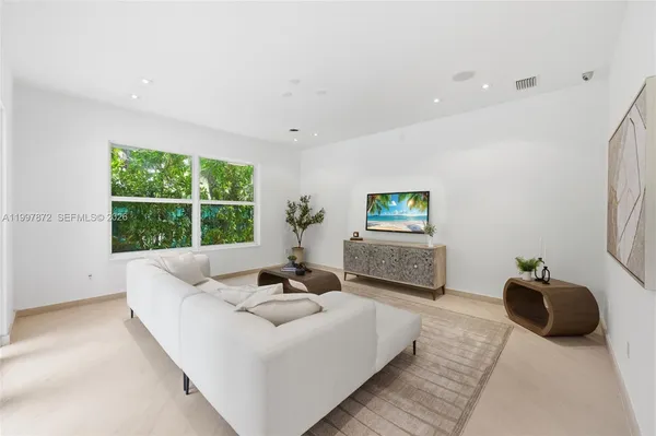$3,995,000 | 3752 Northeast 199th Street, Aventura, FL 33180