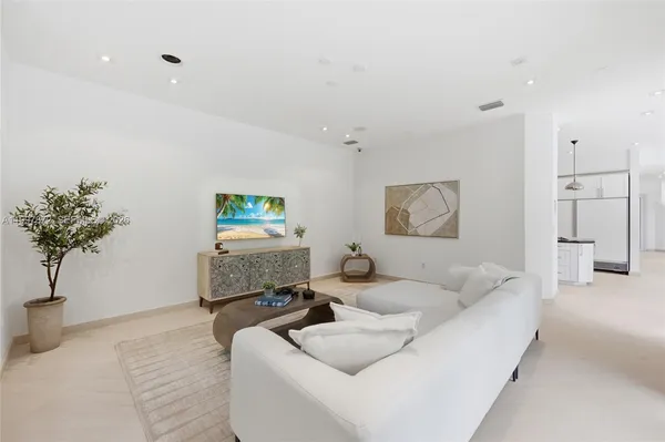 $3,995,000 | 3752 Northeast 199th Street, Aventura, FL 33180