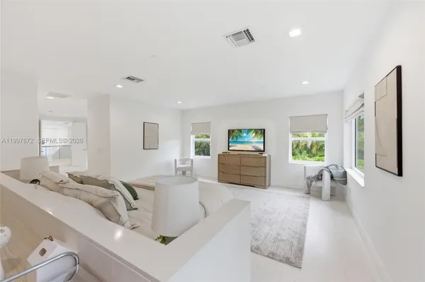 $3,995,000 | 3752 Northeast 199th Street, Aventura, FL 33180