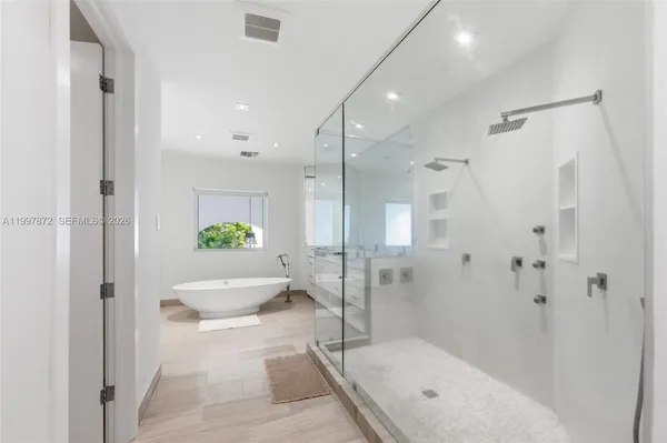 $3,995,000 | 3752 Northeast 199th Street, Aventura, FL 33180