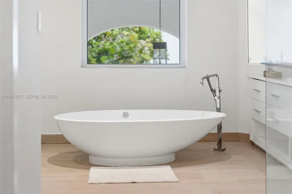 $3,995,000 | 3752 Northeast 199th Street, Aventura, FL 33180