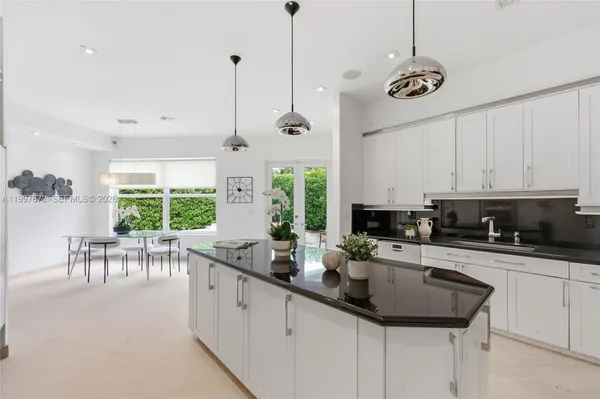 $3,995,000 | 3752 Northeast 199th Street, Aventura, FL 33180