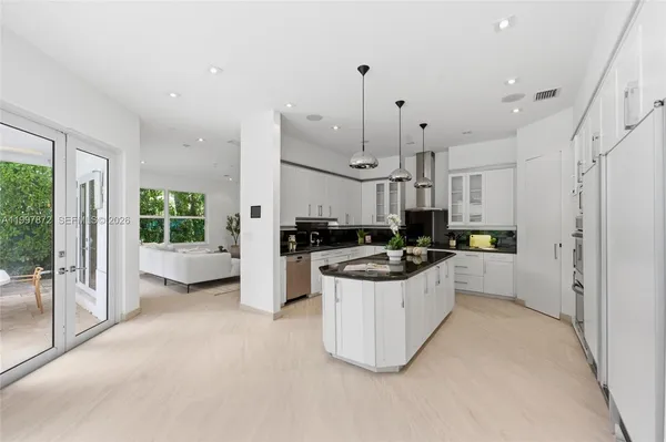 $3,995,000 | 3752 Northeast 199th Street, Aventura, FL 33180