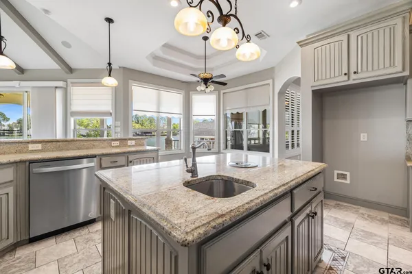 $950,000 | 2123 Austin's Circle, Tool, TX 75143