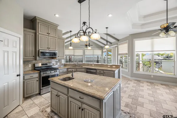 $950,000 | 2123 Austin's Circle, Tool, TX 75143