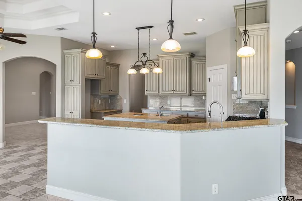 $950,000 | 2123 Austin's Circle, Tool, TX 75143