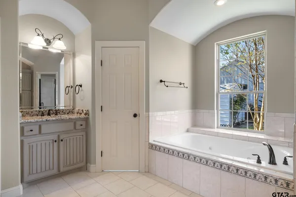 $950,000 | 2123 Austin's Circle, Tool, TX 75143