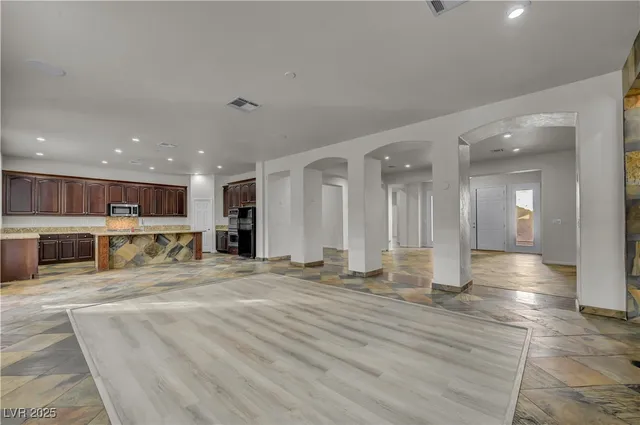 $2,750 | 7199 Adobe Falls Court, Las Vegas, NV 89113