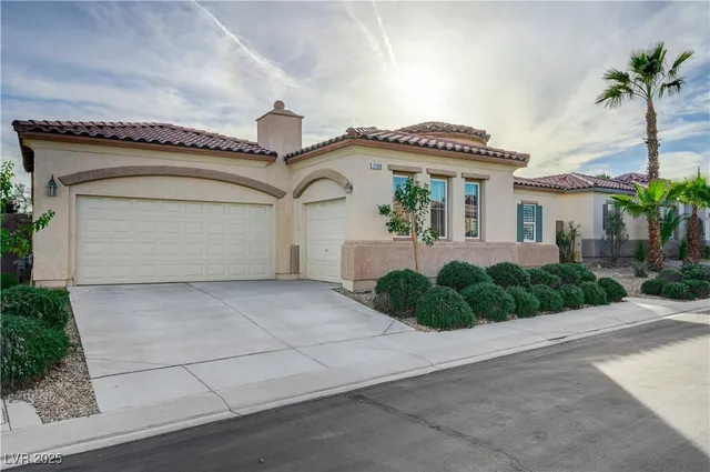 $2,750 | 7199 Adobe Falls Court, Las Vegas, NV 89113