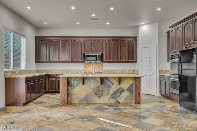 $2,750 | 7199 Adobe Falls Court, Las Vegas, NV 89113