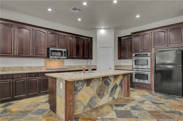 $2,750 | 7199 Adobe Falls Court, Las Vegas, NV 89113