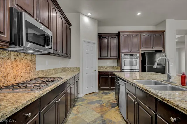 $2,750 | 7199 Adobe Falls Court, Las Vegas, NV 89113