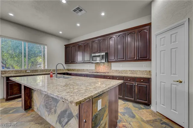 $2,750 | 7199 Adobe Falls Court, Las Vegas, NV 89113