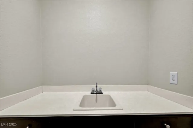 $2,750 | 7199 Adobe Falls Court, Las Vegas, NV 89113