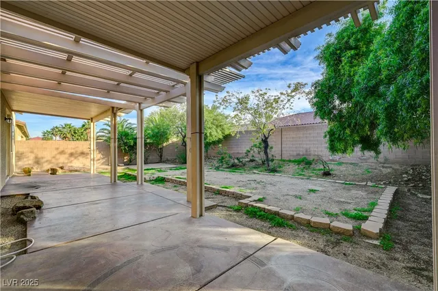 $2,750 | 7199 Adobe Falls Court, Las Vegas, NV 89113