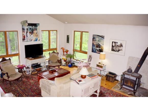 437 Graves Road Pomfret, VT 05084 - Photo 3 of 9 Gallery Image 3