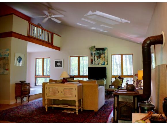 437 Graves Road Pomfret, VT 05084 - Photo 4 of 9 Gallery Image 4