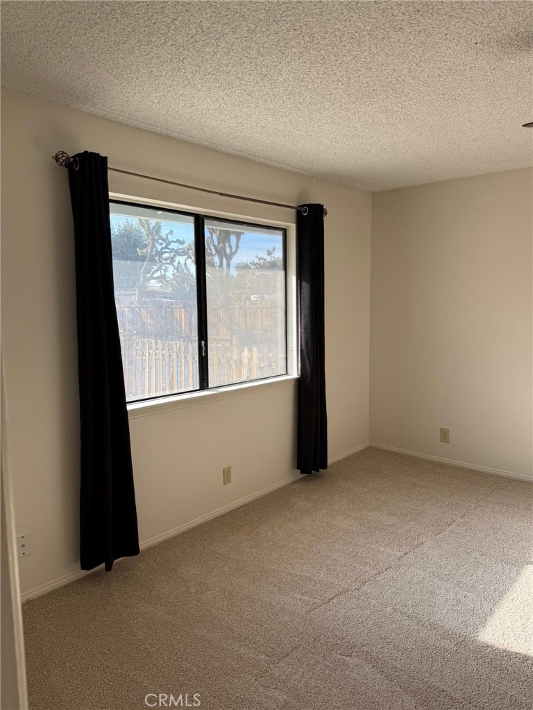 13564 Seminole Road Apple Valley, CA 92308 - Photo 13 of 25