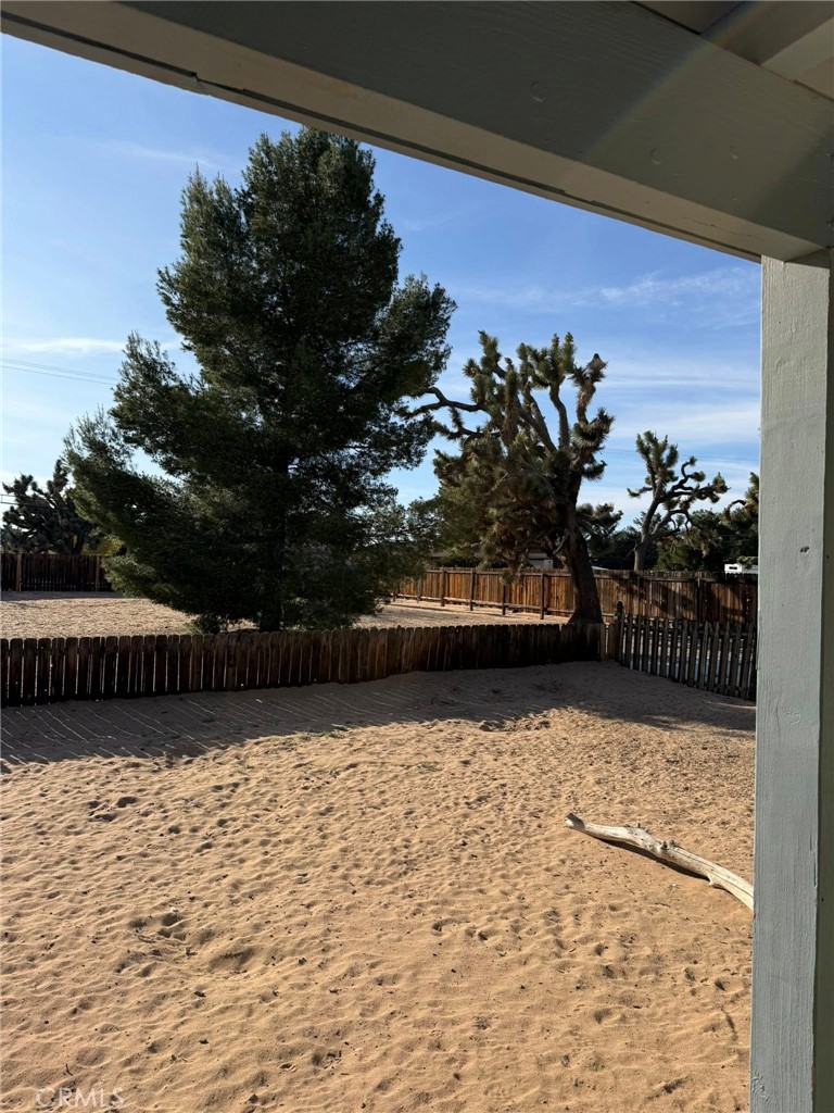 13564 Seminole Road Apple Valley, CA 92308 - Photo 23 of 25
